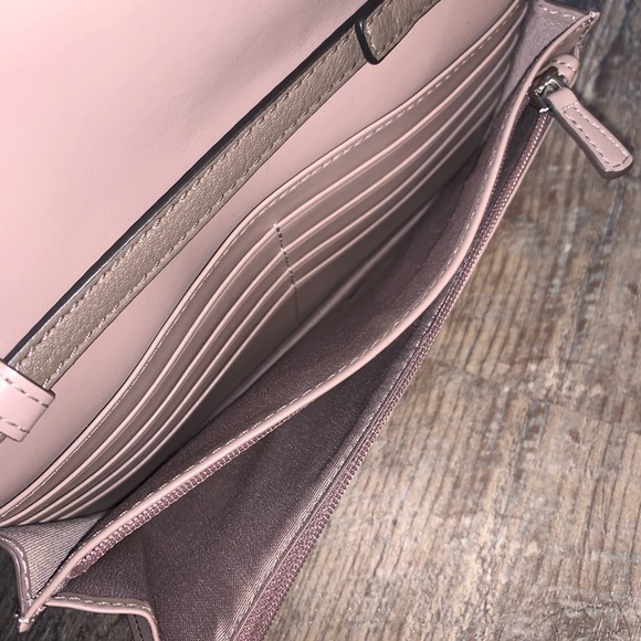 MARC JACOBS Convertible Crossbody/Wallet - Picture 7 of 7